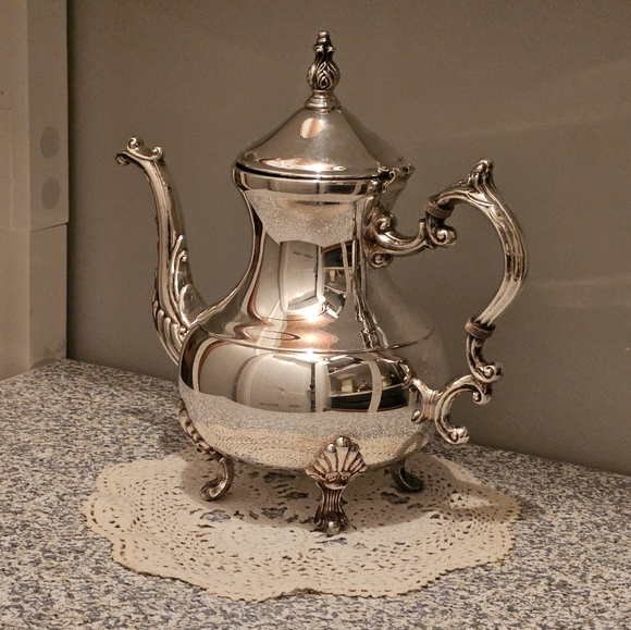 FB Rogers Vintage Silverplate Teapot - Picture 7 of 8